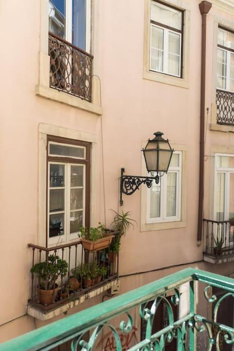 Magnificent Historical City Centre Apart With Terrace Лиссабон Экстерьер фото